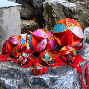 击鼓传花的花球广k西三月三民族特色纯手工品靖西抛彩绣球舞蹈台