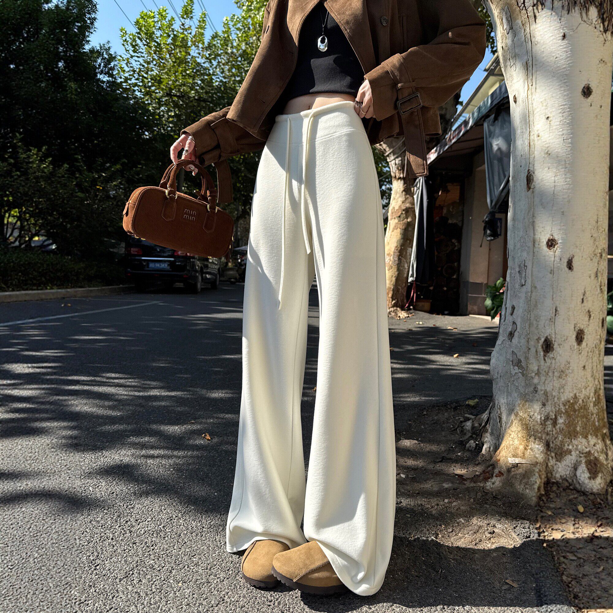 米白色卫裤女2026秋冬高腰抽绳运动裤垂感直筒糯米裤休闲微喇裤子