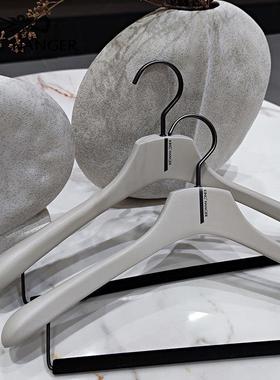 金领结高端米灰色实木衣架衣柜衣帽间衣挂高档大衣无痕护型衣架