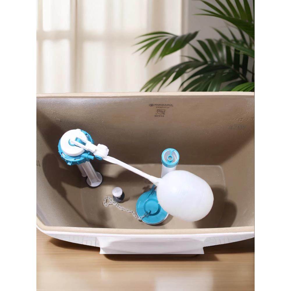 完整的老式马桶配件，通用排水阀，分离进水阀，出口阀，厕所水箱