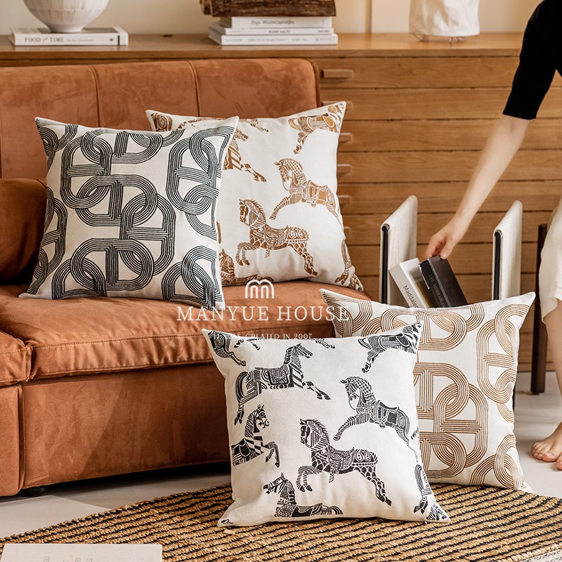 蔓越家 复古几何刺绣绣花u抱枕北欧沙发抱枕套样板间床头靠垫含芯