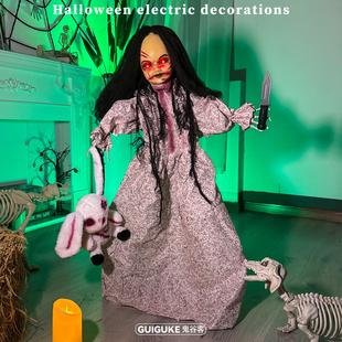 万圣节疯狂的拿小熊女孩摆件鬼屋密室电动发光有声音恐怖氛围摆件