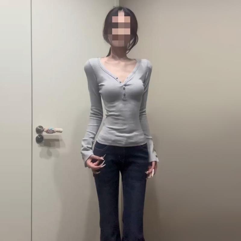 灰色独特绝美长袖v领修身收腰紧身小上衣T恤女2025新款内搭打底衫