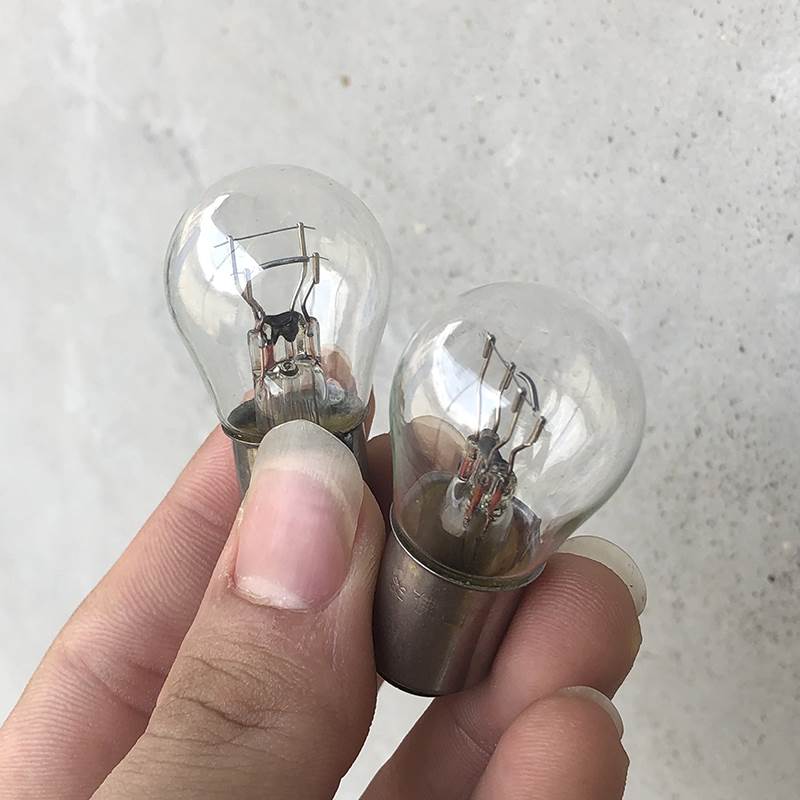 摩托车125踏板车弯梁太子刀仔刹车尾灯泡12V5W刹车灯泡后尾灯泡