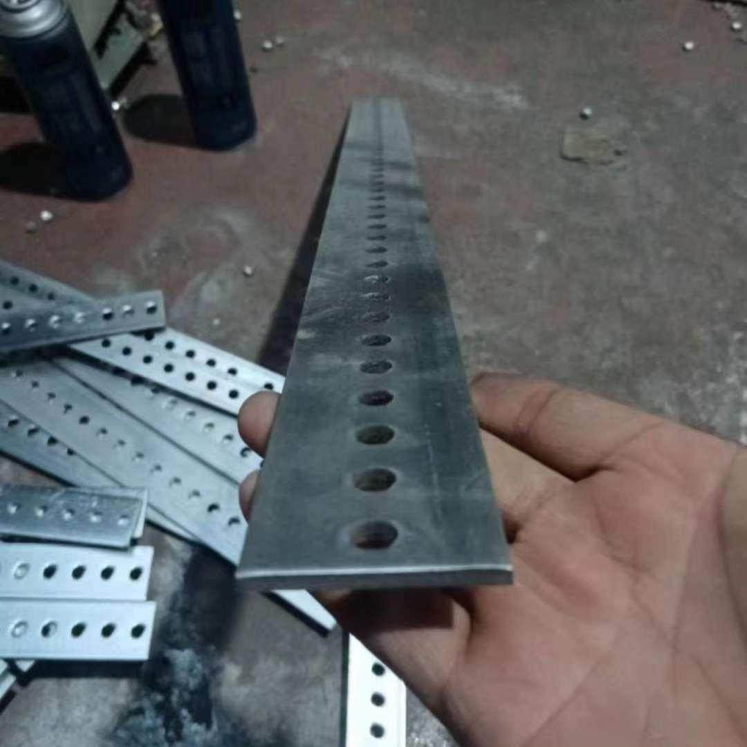 铁条固定条直条连接片有带孔镀锌扁长条钢条冲孔凳子加固铁片角铁,金属材料及制品,扁钢,淘宝优惠券,粉丝福利购,淘宝优惠卷