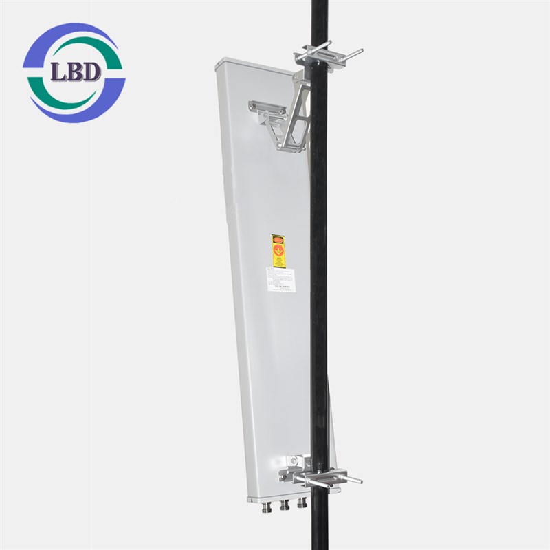 .板状天线00-00室外四端口极化板状天线增益15/17dbi