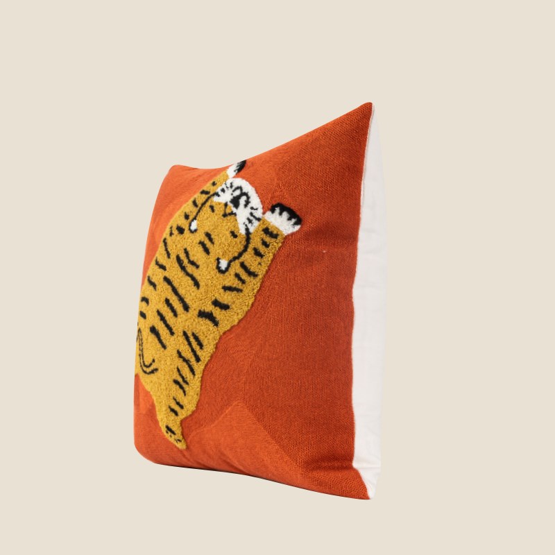 NEWC新宸优品 可爱卡通毛巾绣花小老虎抱枕客厅沙发女生卧室靠垫