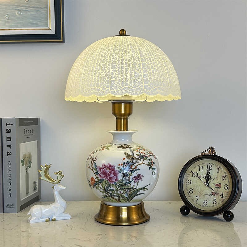 陶瓷台灯中式卧室床头灯创意现代家用温馨LED三色结婚礼品灯