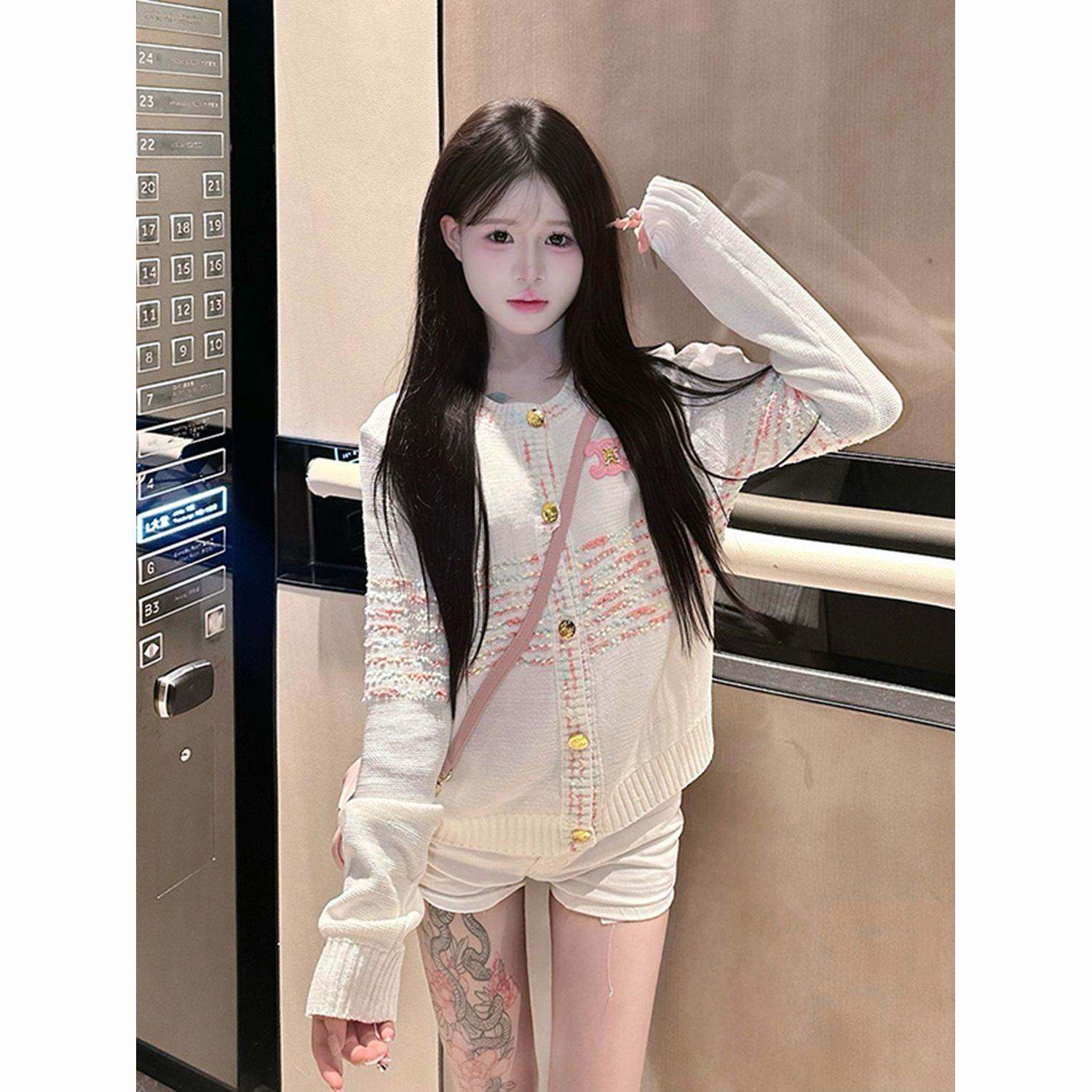 社会女套装快手网红同款彩色刺绣毛衣单排扣圆领针织开衫牛仔短裤