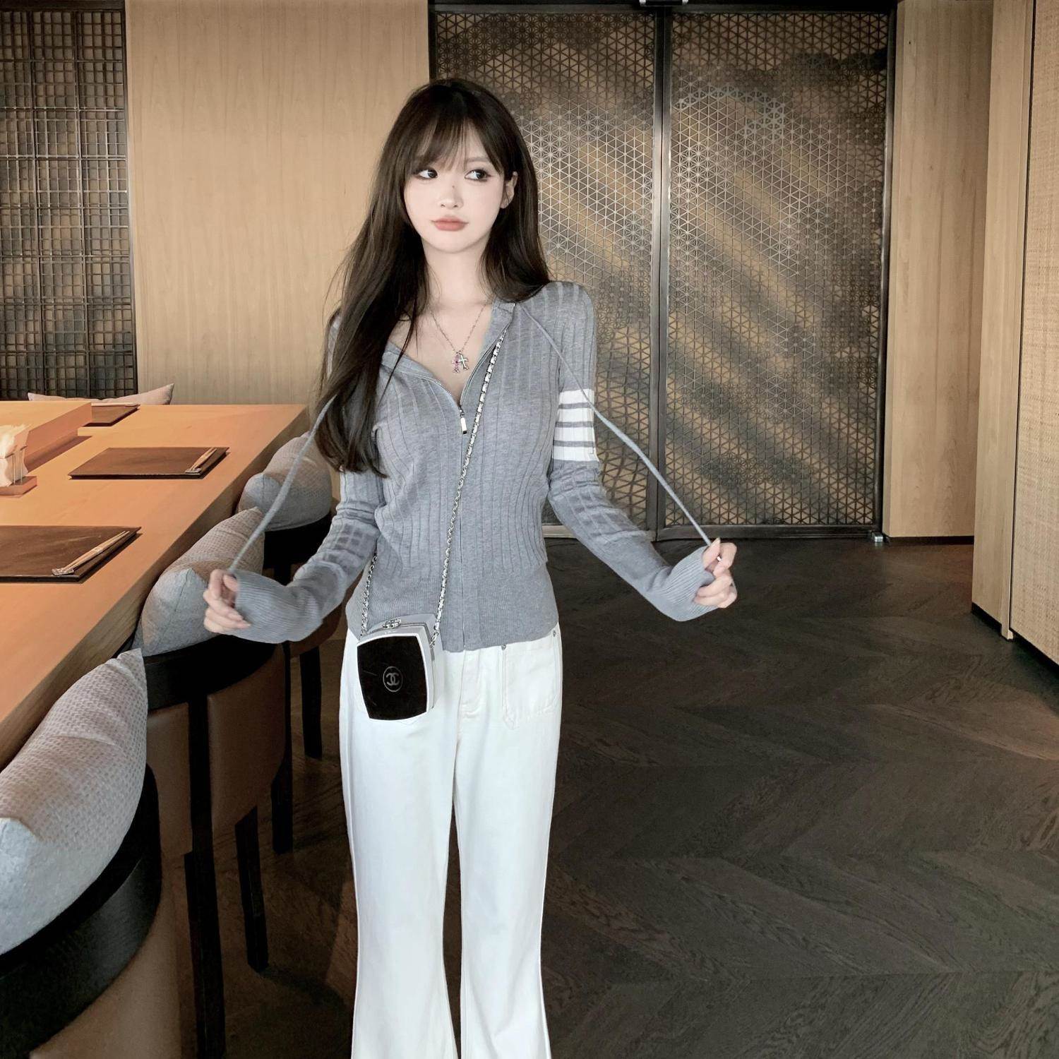 薄款灰色连帽上衣女2026春秋新款长袖拉链坑条针织开衫学院小外套