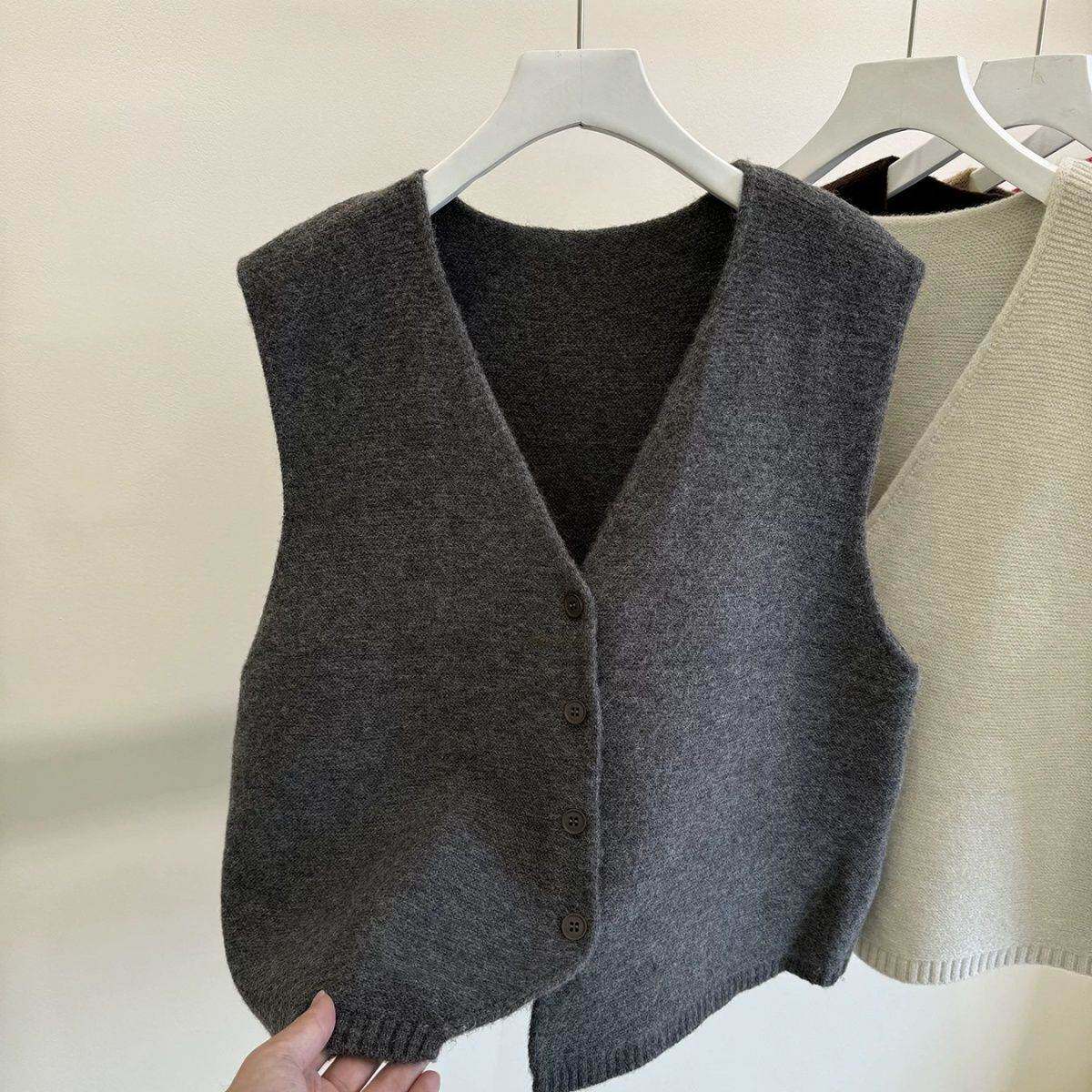 高级感领针织小背心开衫女春秋法式叠穿慵懒风无袖毛衣马甲外穿