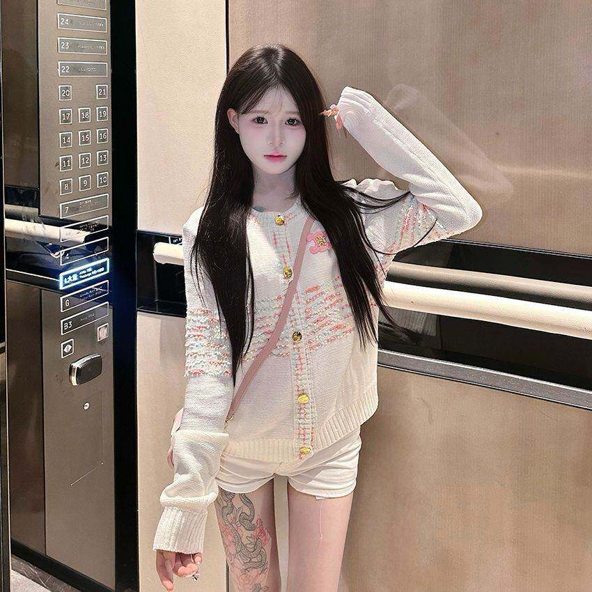 快手网红同款套装小香风彩色刺绣圆领针织毛衣单排扣开衫白短裤