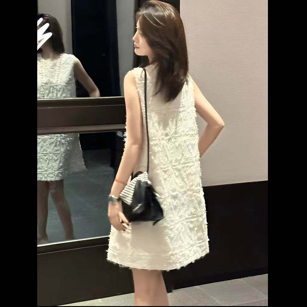 小香风无袖背心白色连衣裙2026新款女夏季宽松显瘦休闲气质短裙子