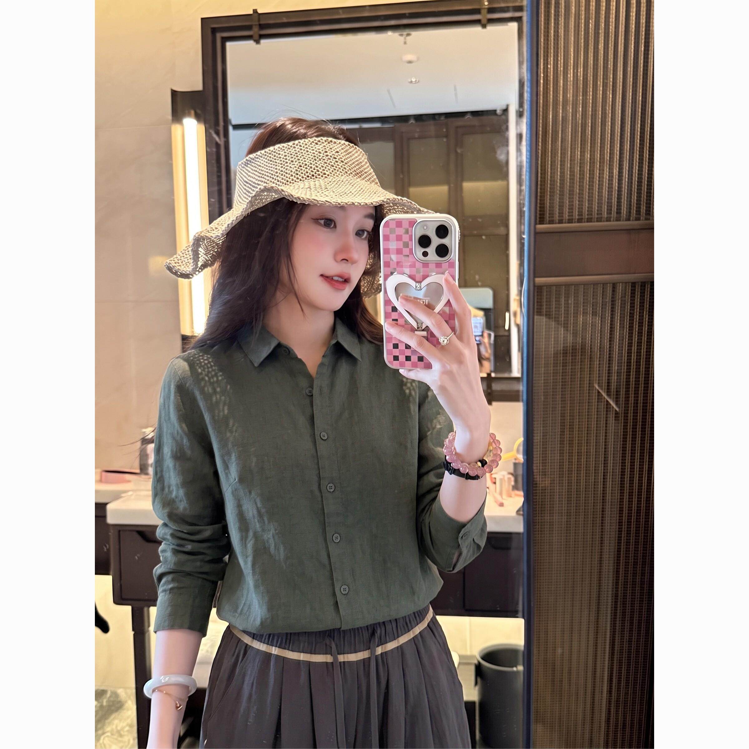 2026春秋新款复古墨绿纯色长袖衬衫女士休闲宽松显瘦通勤简约气质