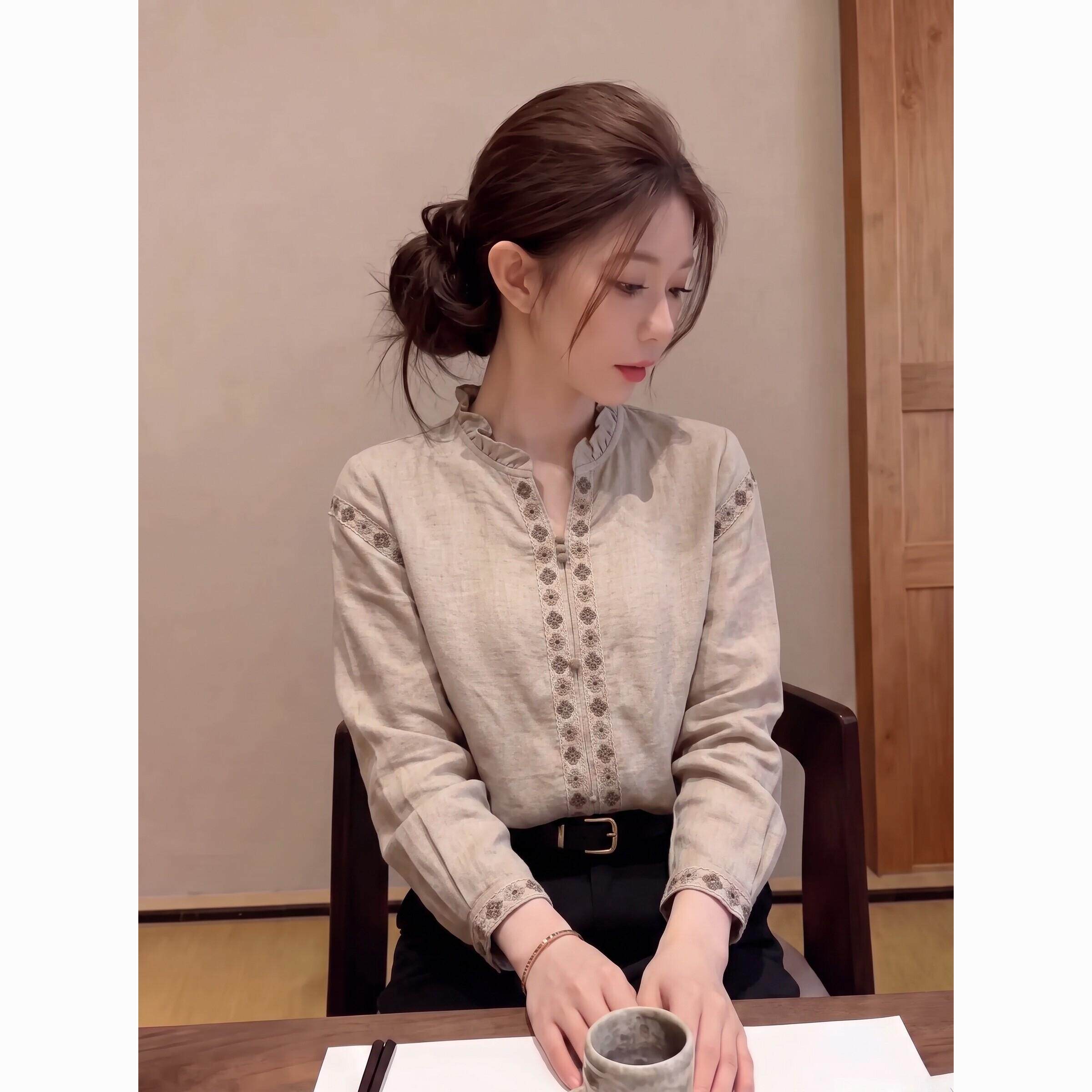 2026秋新款法式复古风浅卡其宽松长袖重工刺绣女衬衫超好看