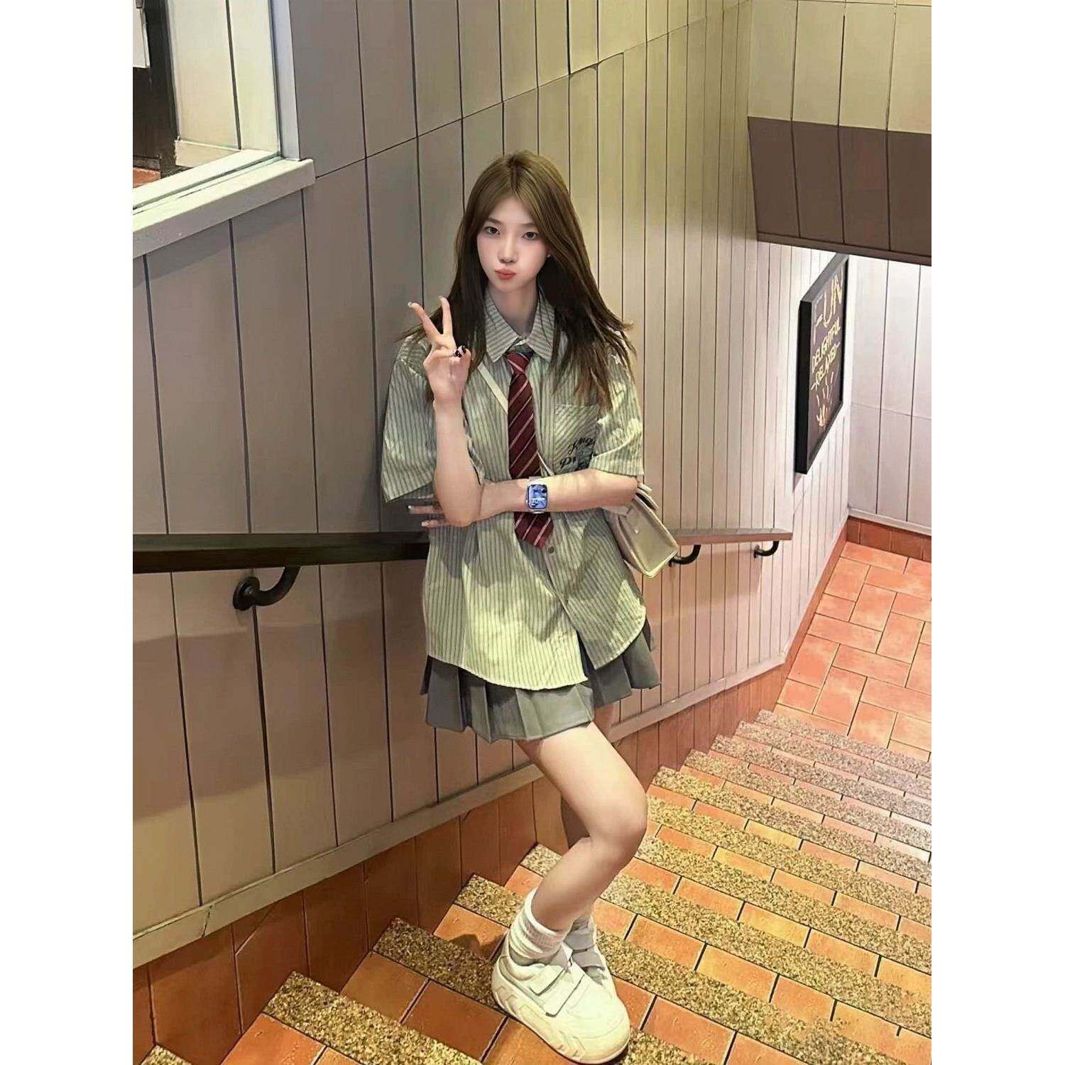 一整套穿搭绿色制服百褶短裙2026超火连衣裙两件套装女夏季