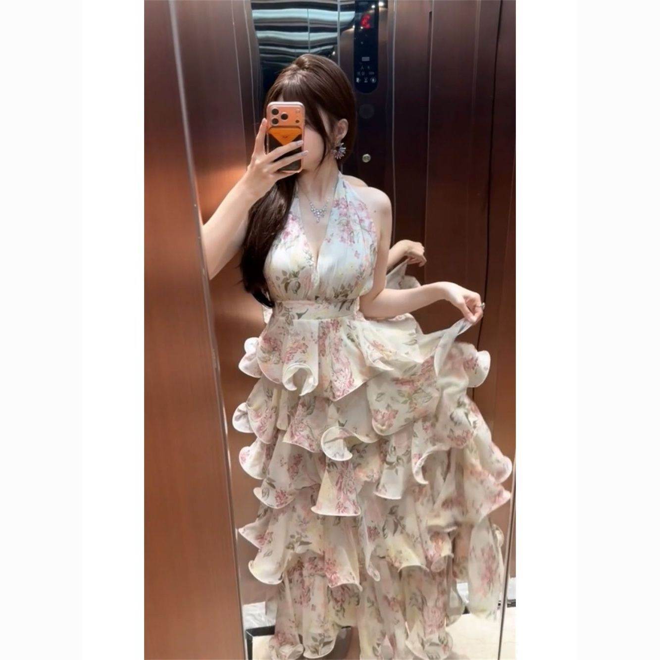 度假风甜美碎花层层蛋糕裙长款领挂脖露背连衣裙女海边沙滩长裙
