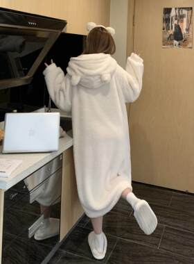 可爱珊瑚绒睡袍女款冬季长版2025新款加绒加厚白色睡衣秋冬家居服
