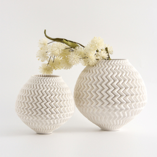 创意打印皱褶陶瓷白色器设计师艺术装饰品样板间客厅瓶