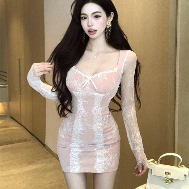 辣妹法式方领蕾丝包臀长袖连衣裙短款纯欲粉色修身收腰显瘦短裙女