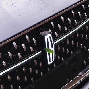 适用于林肯冒险家航海家中网贯穿灯低配无损升高配发光车标装饰灯