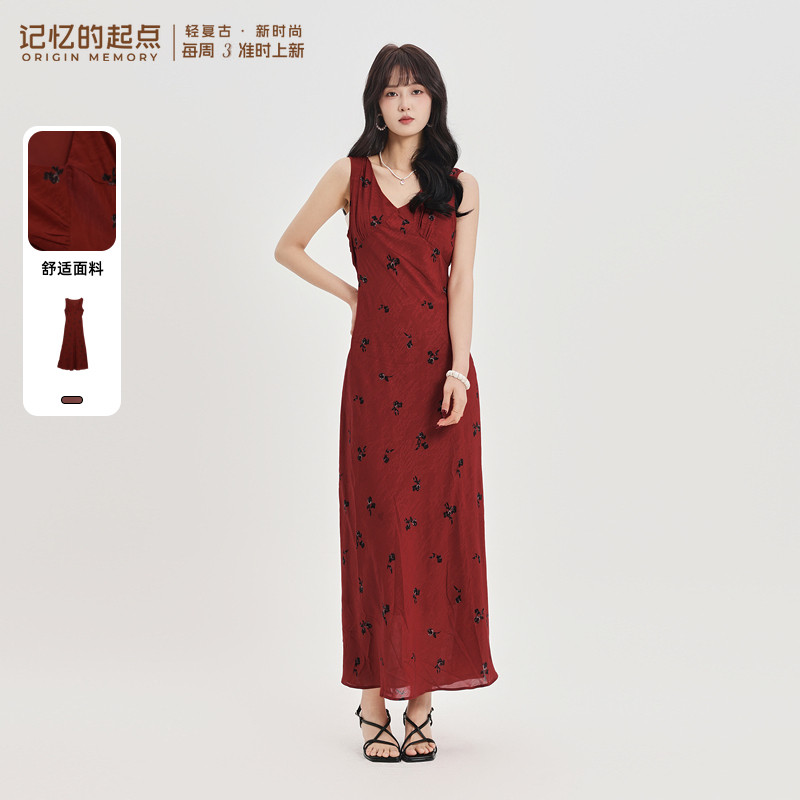 记忆的起点无袖连衣裙2026夏季新款收腰显瘦V领背心裙70TX86195D