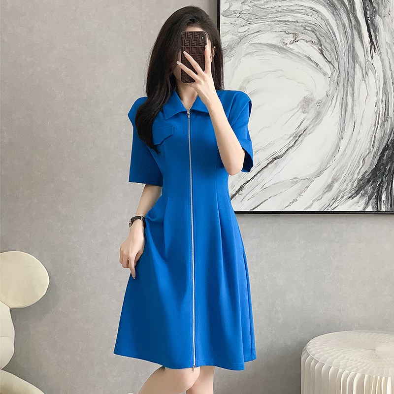 2025夏季新款潮色克来因蓝色抽褶收腰修身拉链翻领中长卫衣裙子女