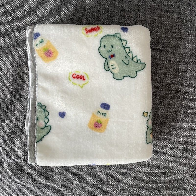 白色可爱恐龙图案小毯子柔软舒适毛绒盖腿小毛毯儿童披肩毯多功能