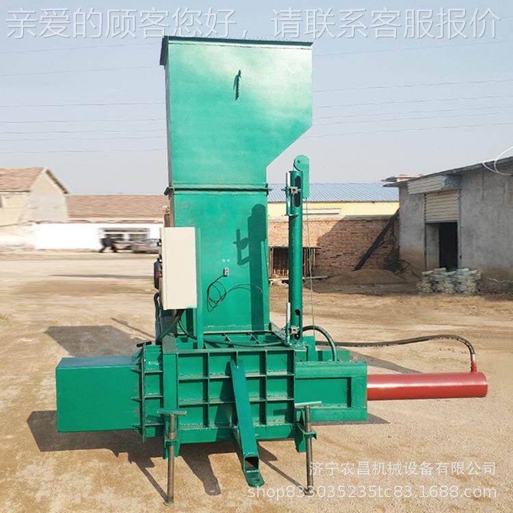 石棉套袋ZLE打包机视频 养殖牛场动羊饲料柴油力石棉装袋 机