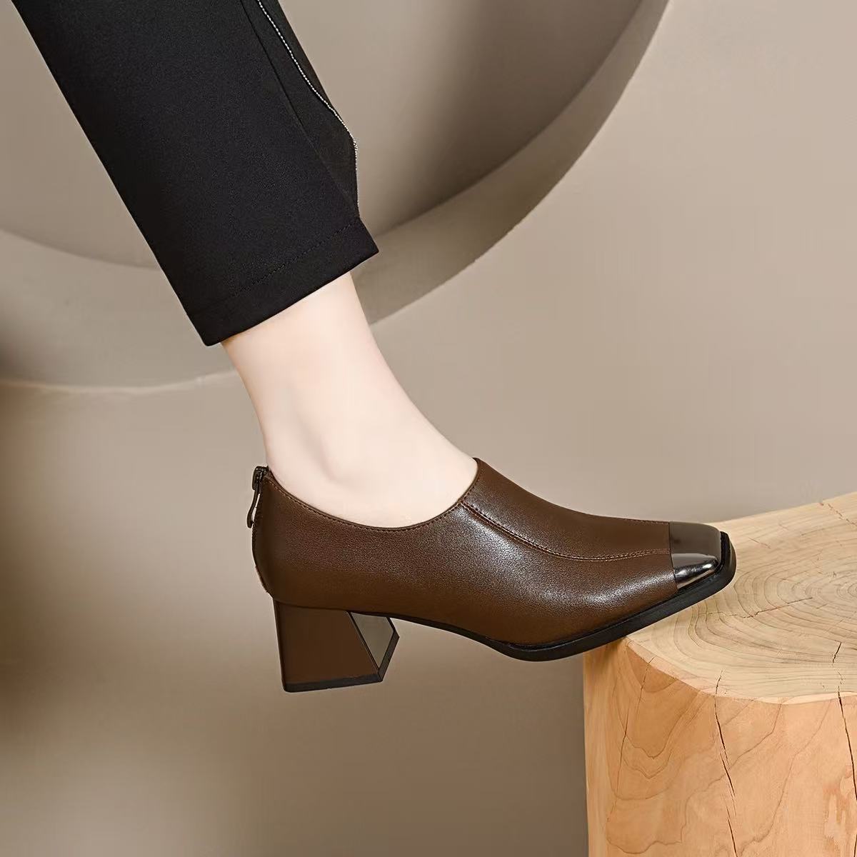 真皮女鞋金属包头防踢高跟鞋子2025春季新款方头深口软底气质单鞋