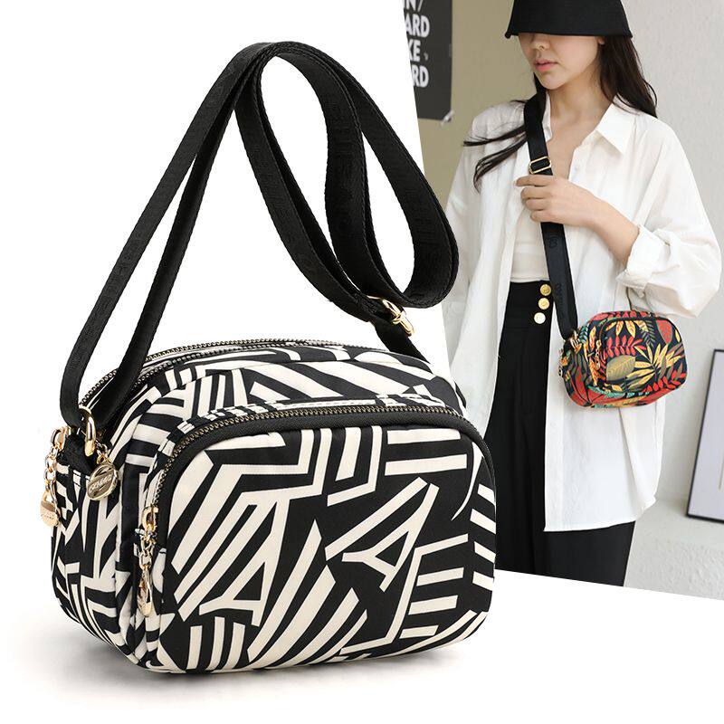 牛津布单肩印花小包2025新款多隔层斜挎包女尼龙布手机包中年妈妈