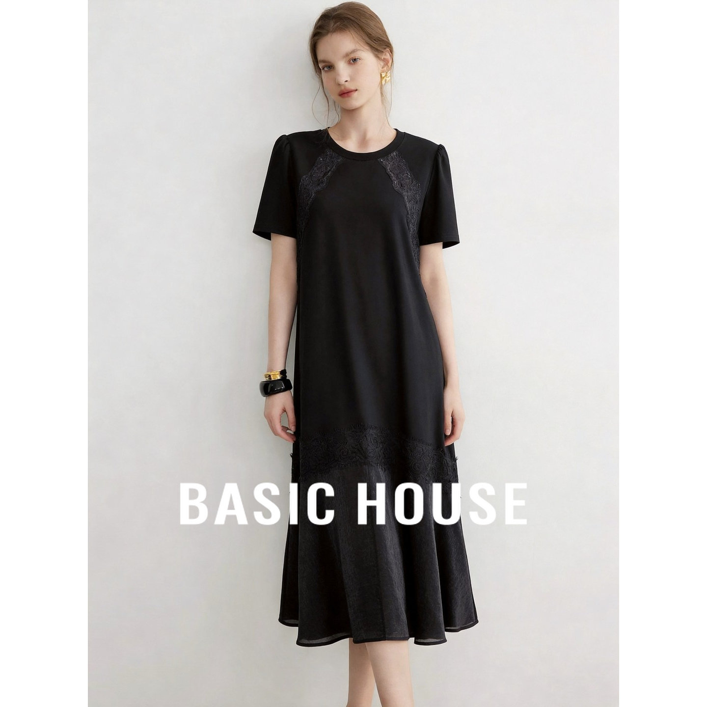 Basic House/百家好简约黑色蕾丝拼接女中长款圆领气质连衣裙夏季