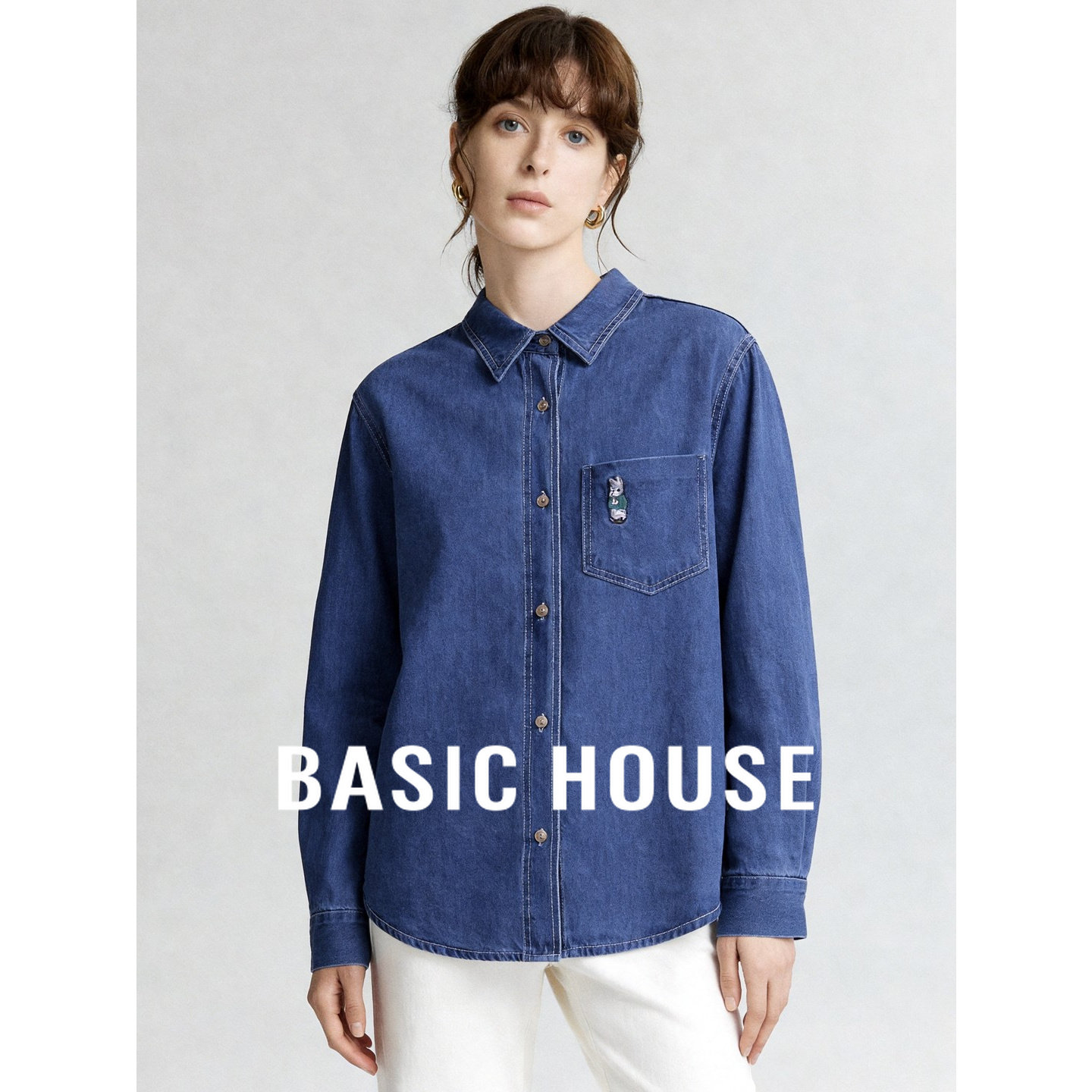 Basic House/百家好休闲风蓝色牛仔衬衫女款长袖翻领通勤外搭衬衫