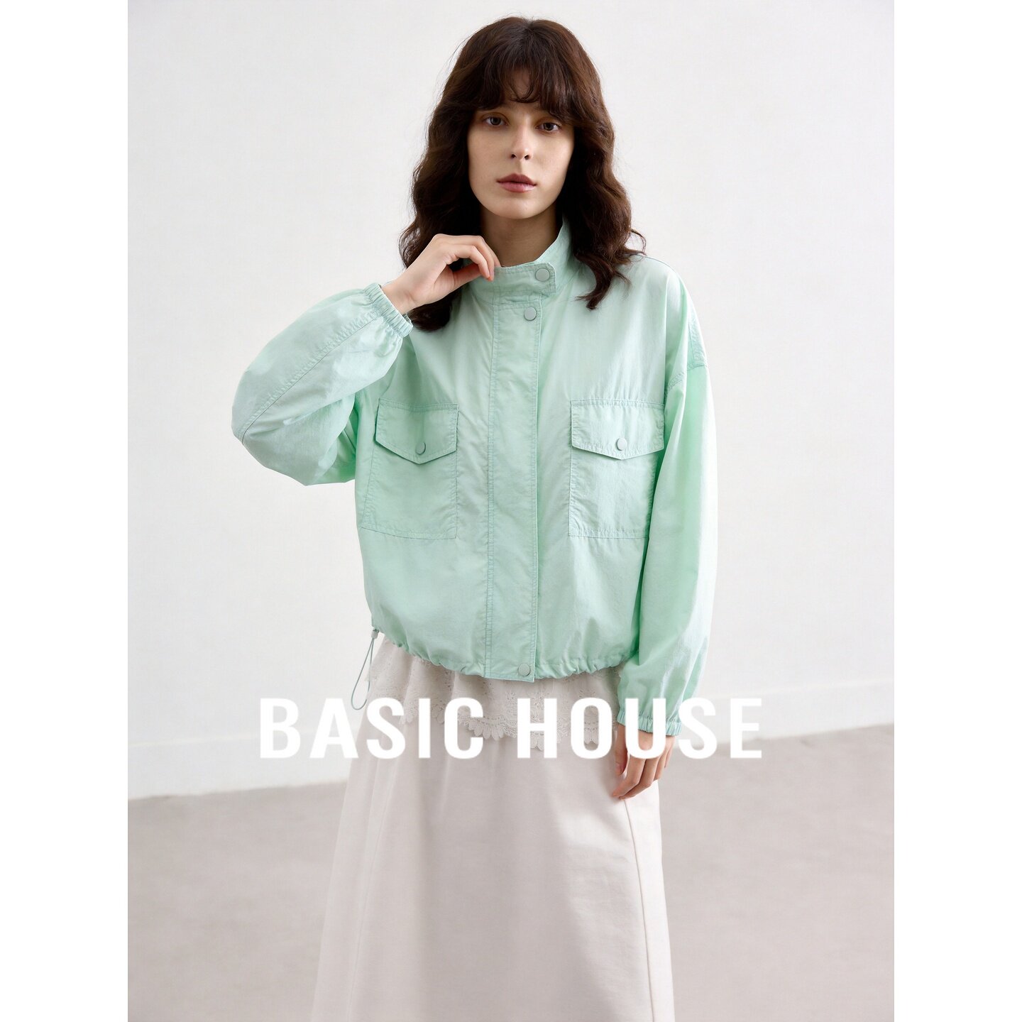 Basic House/百家好薄款淡绿色短外套立领长袖双口袋抽绳短款休闲