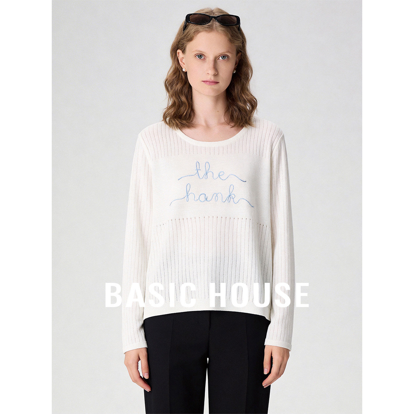 Basic House/百家好白色圆领刺绣镂空设计针织衫女秋轻薄通勤上衣