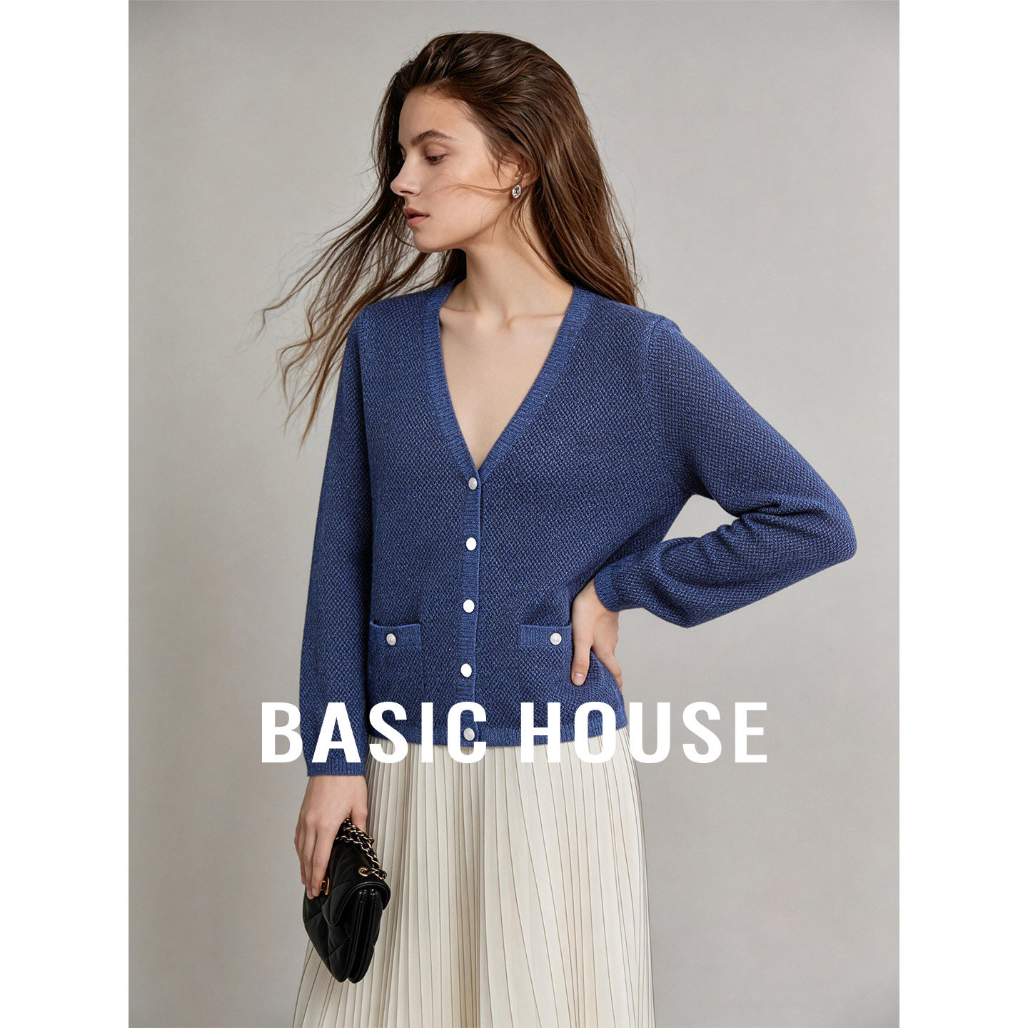 Basic House/百家好蓝色V领绵羊毛针织开衫女秋宽松百搭外搭上衣