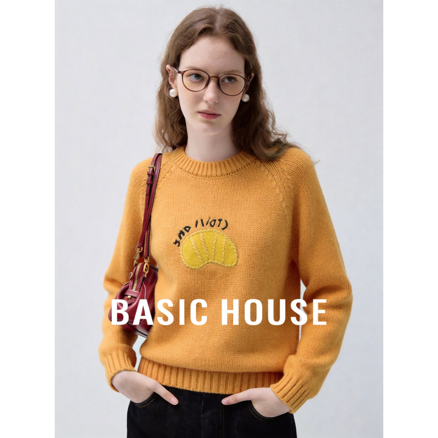 Basic House/百家好慵懒风刺绣圆领毛衣女宽松套头黄色减龄针织衫