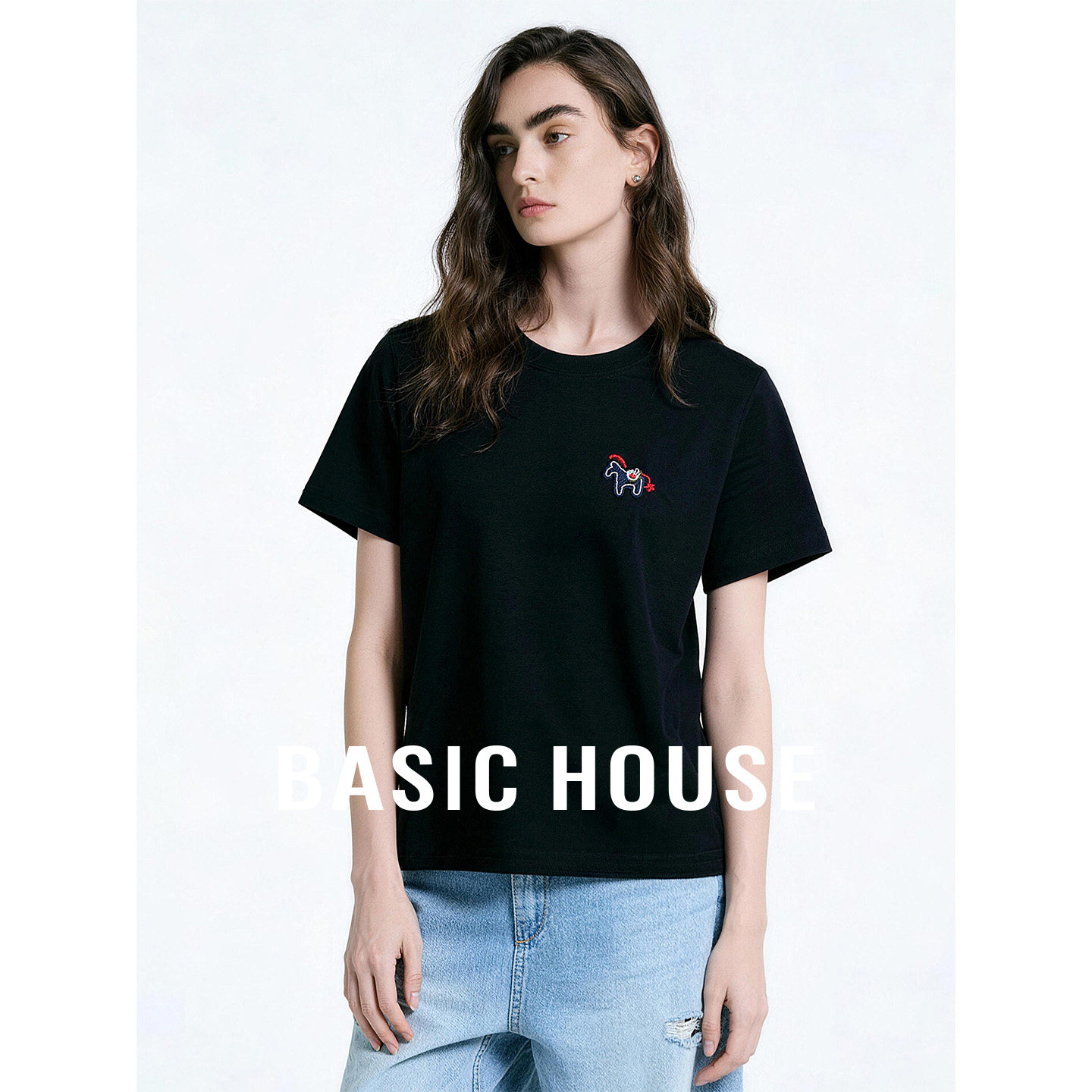 Basic House/百家好黑色正肩刺绣短袖T恤女夏季休闲百搭简约上衣