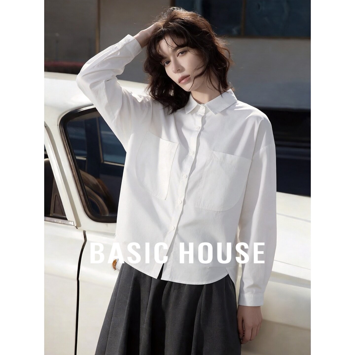 Basic House/百家好纯棉白色衬衫翻领长袖双贴袋弧形下摆宽松通勤