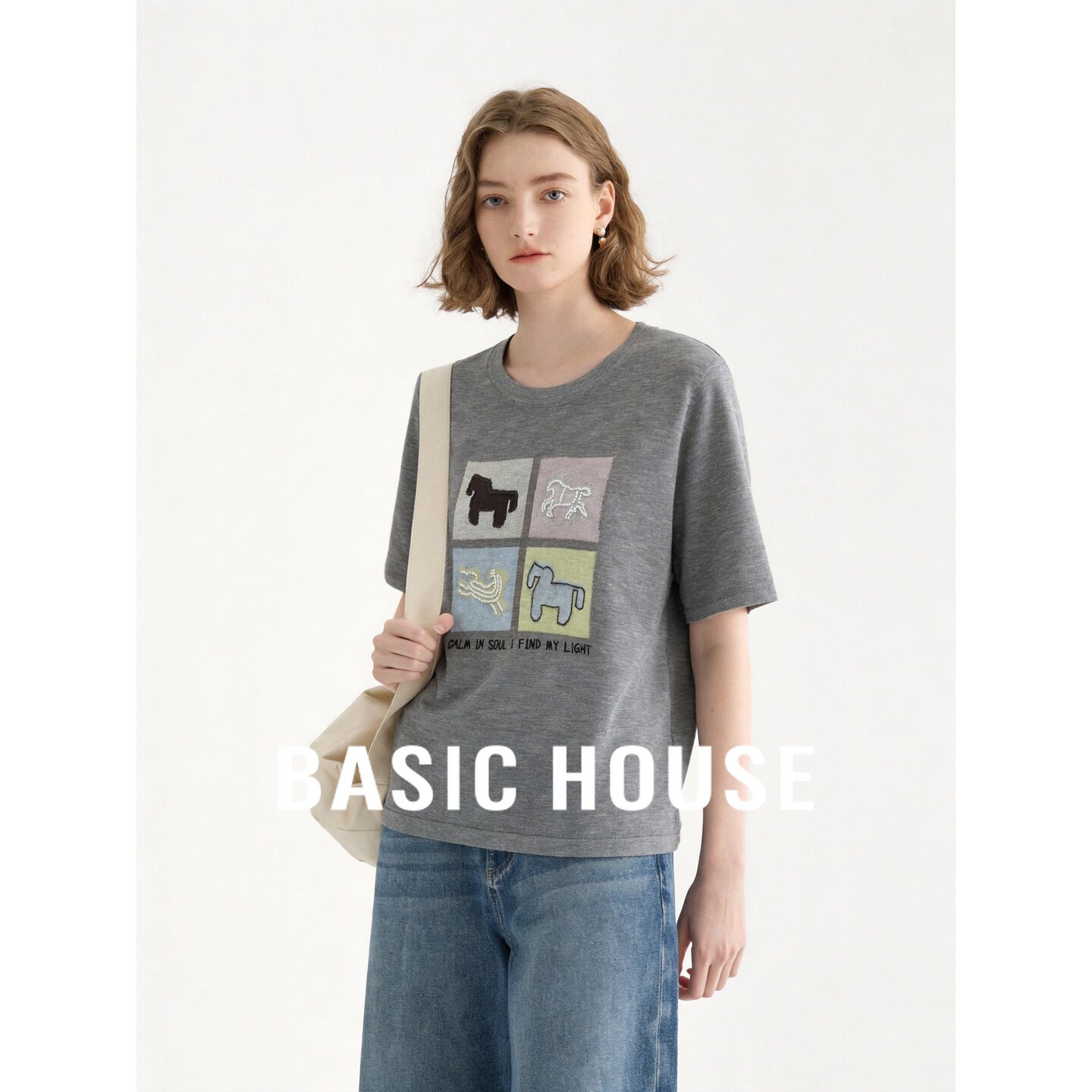 Basic House/百家好灰色圆领短袖针织衫女夏时尚宽松卡通印花上衣