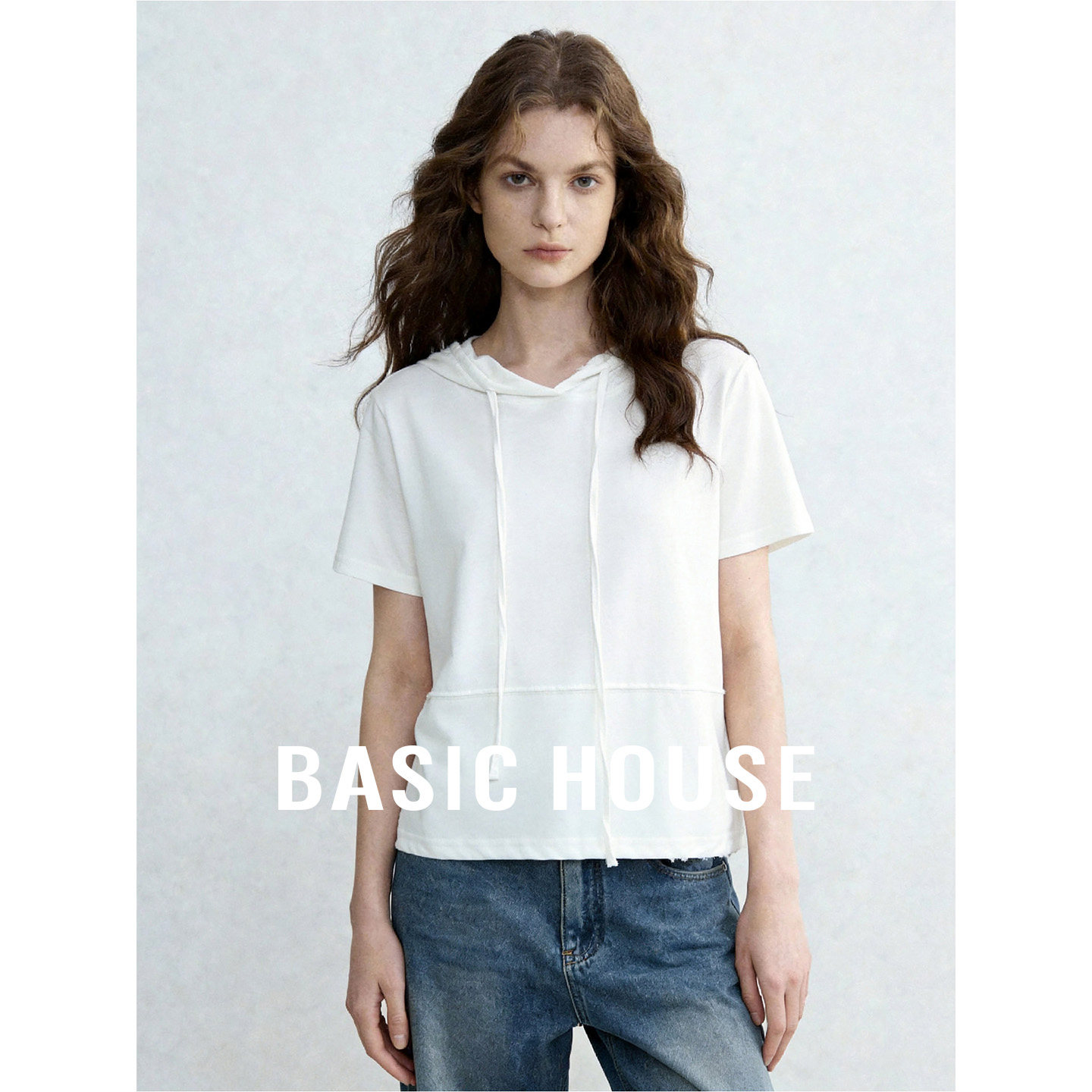 Basic House/百家好2026夏季纯色连帽简约短袖T恤女百搭短款上衣