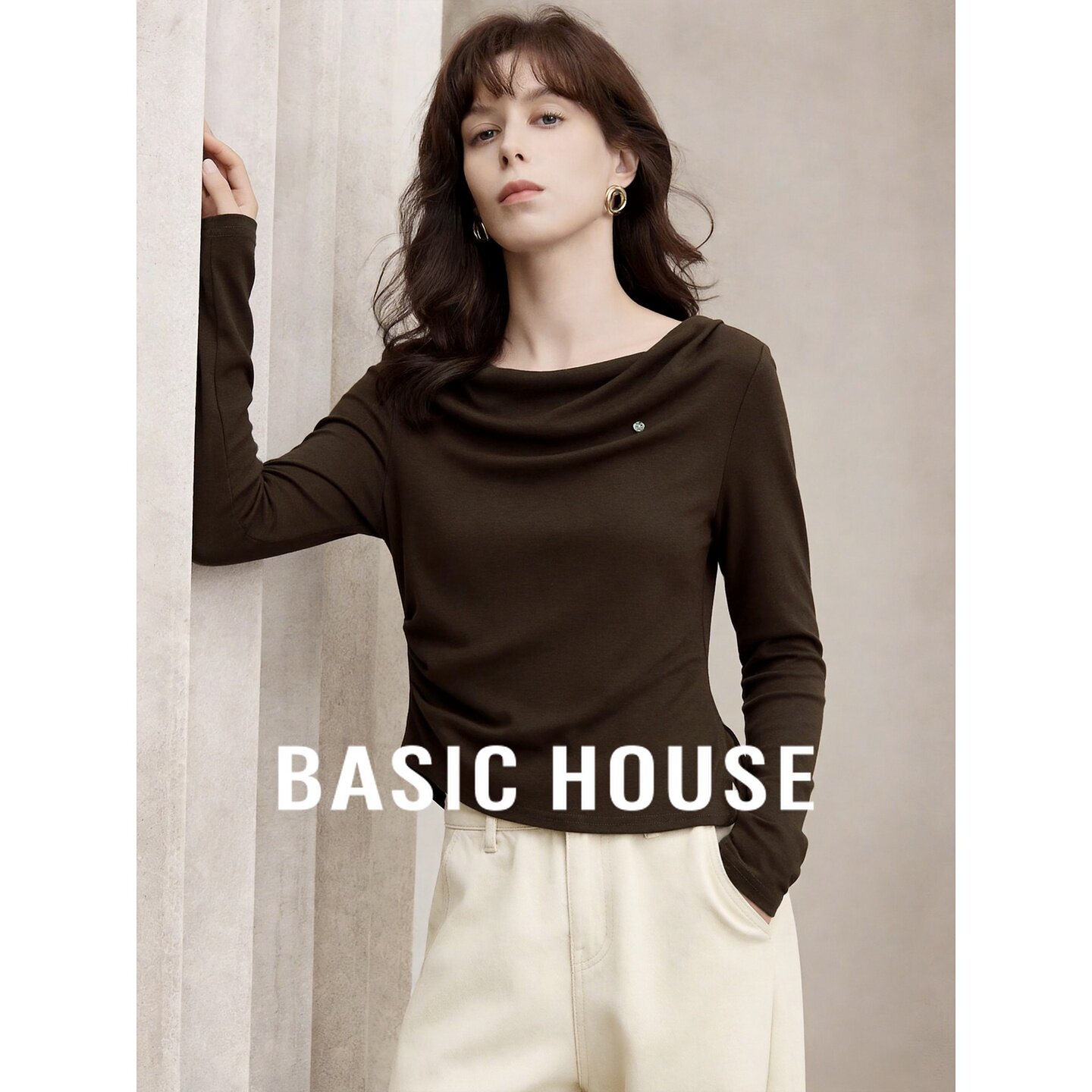 Basic House/百家好咖色荡领设计感不规则下摆收腰显瘦长袖T恤女