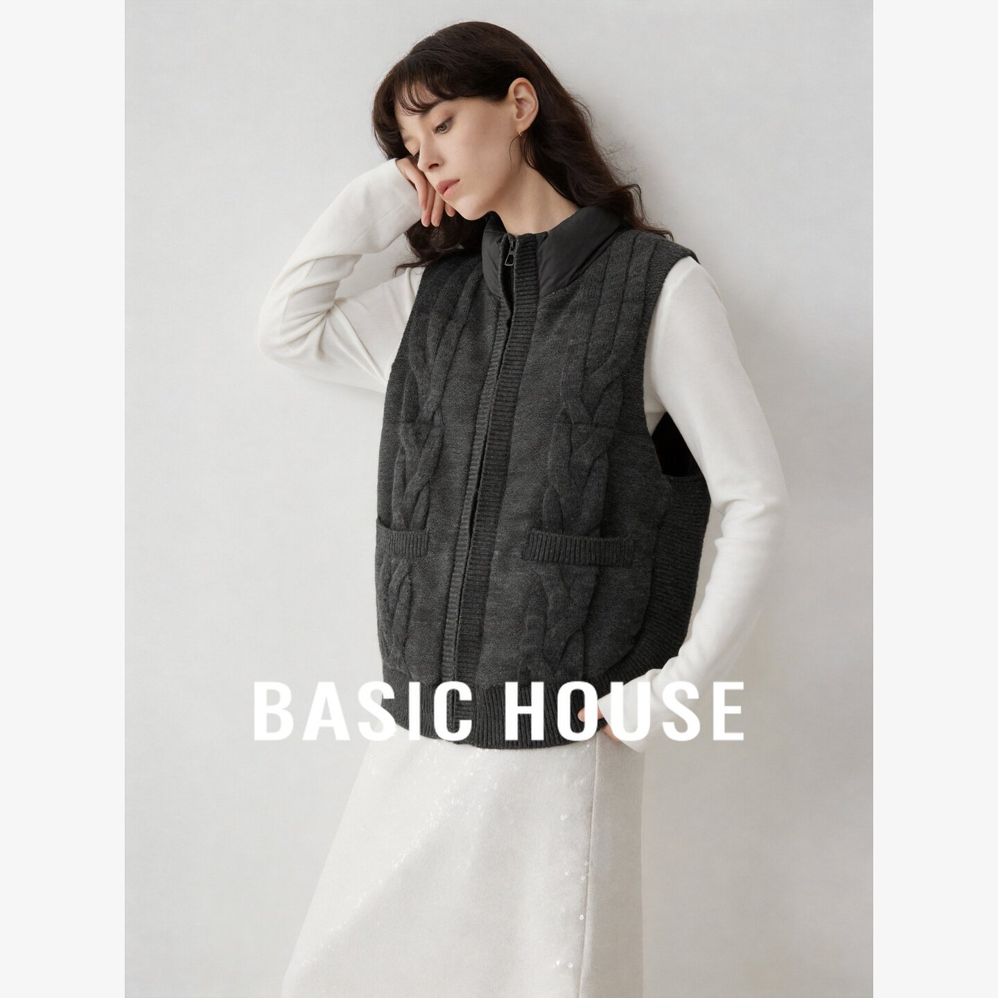 Basic House/百家好韩系针织羽绒马甲女立领拉链百搭通勤叠穿背心