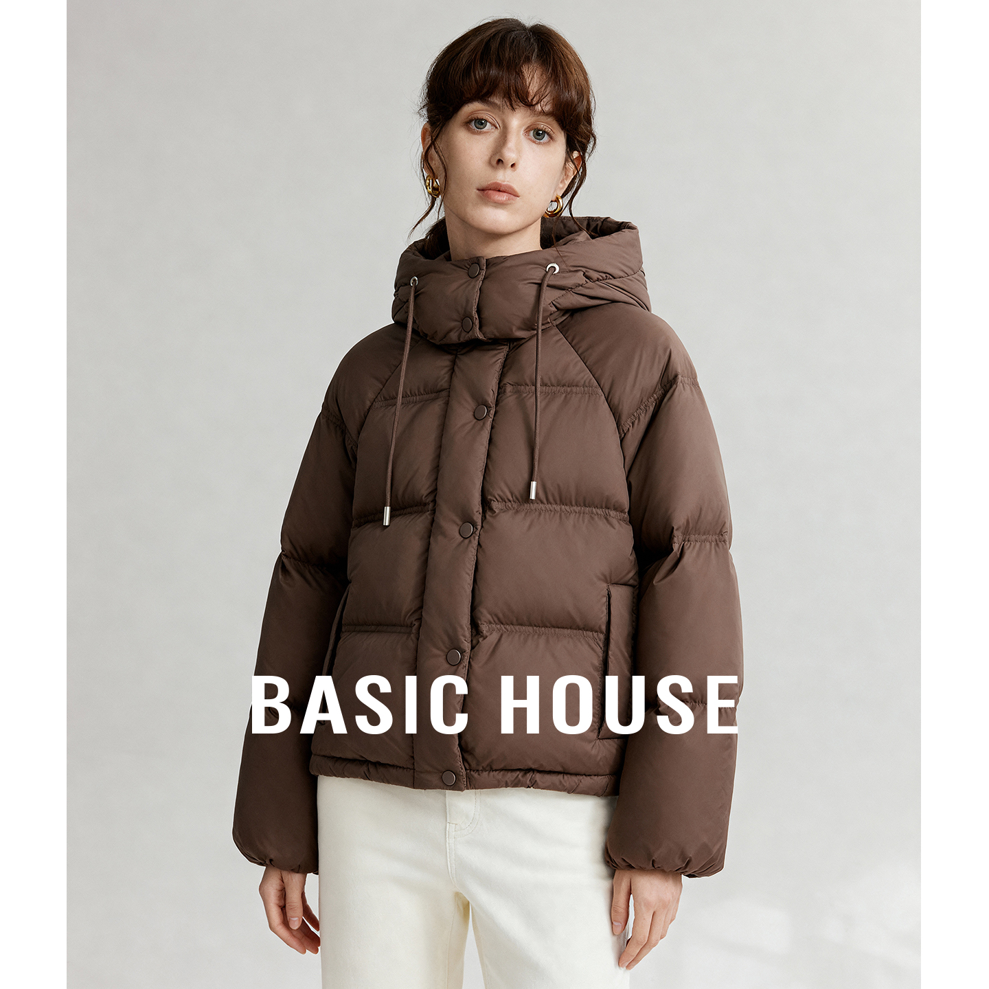 Basic House/百家好连帽短款宽松羽绒服冬季保暖插肩袖加厚外套女