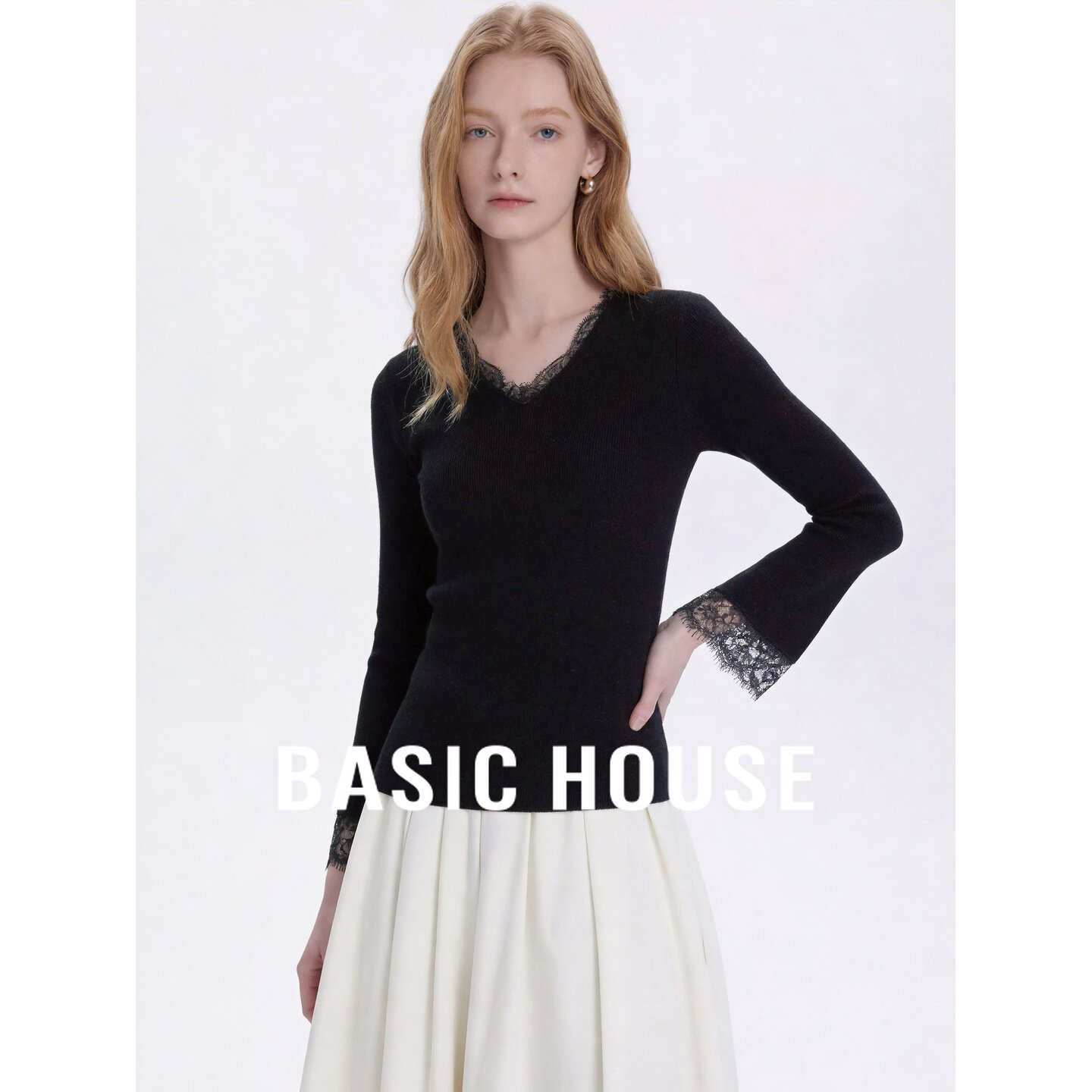Basic House/百家好法式蕾丝拼接V领针织衫女黑色长袖修身上衣