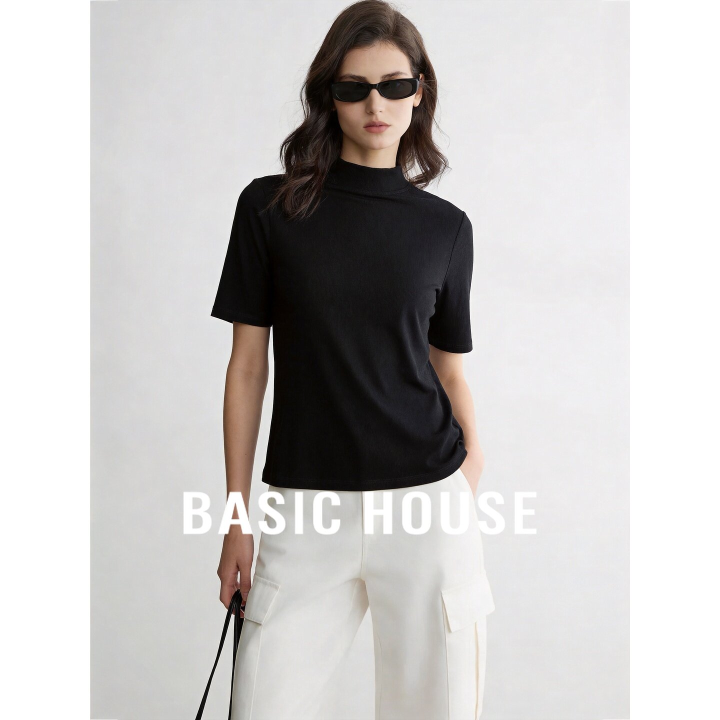 Basic House/百家好酷飒风黑色半高领短袖T恤女修身简约高级上衣