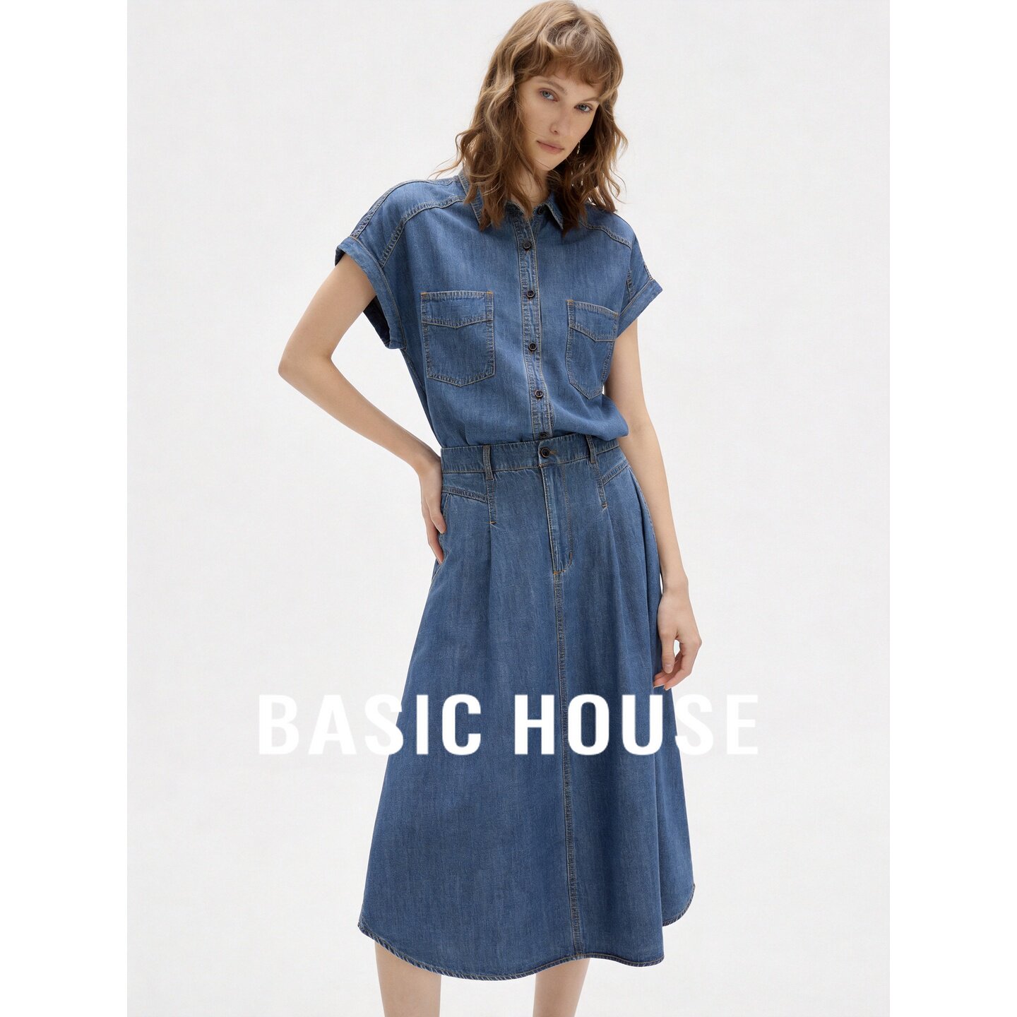 Basic House/百家好牛仔短袖衬衫半裙套装女收腰显瘦浅蓝色两件套