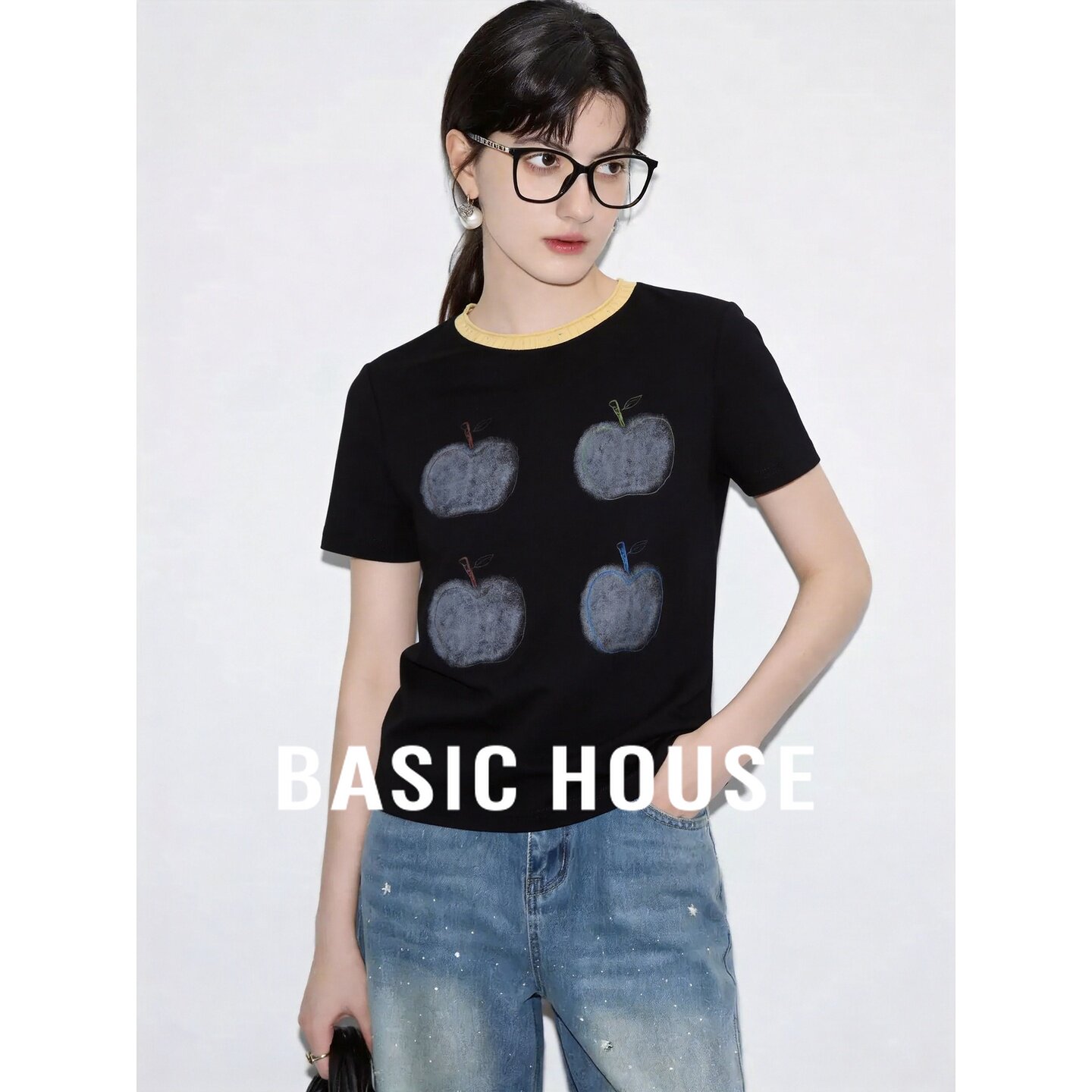 Basic House/百家好可爱风黑色苹果印花T恤女短袖棉质圆领上衣