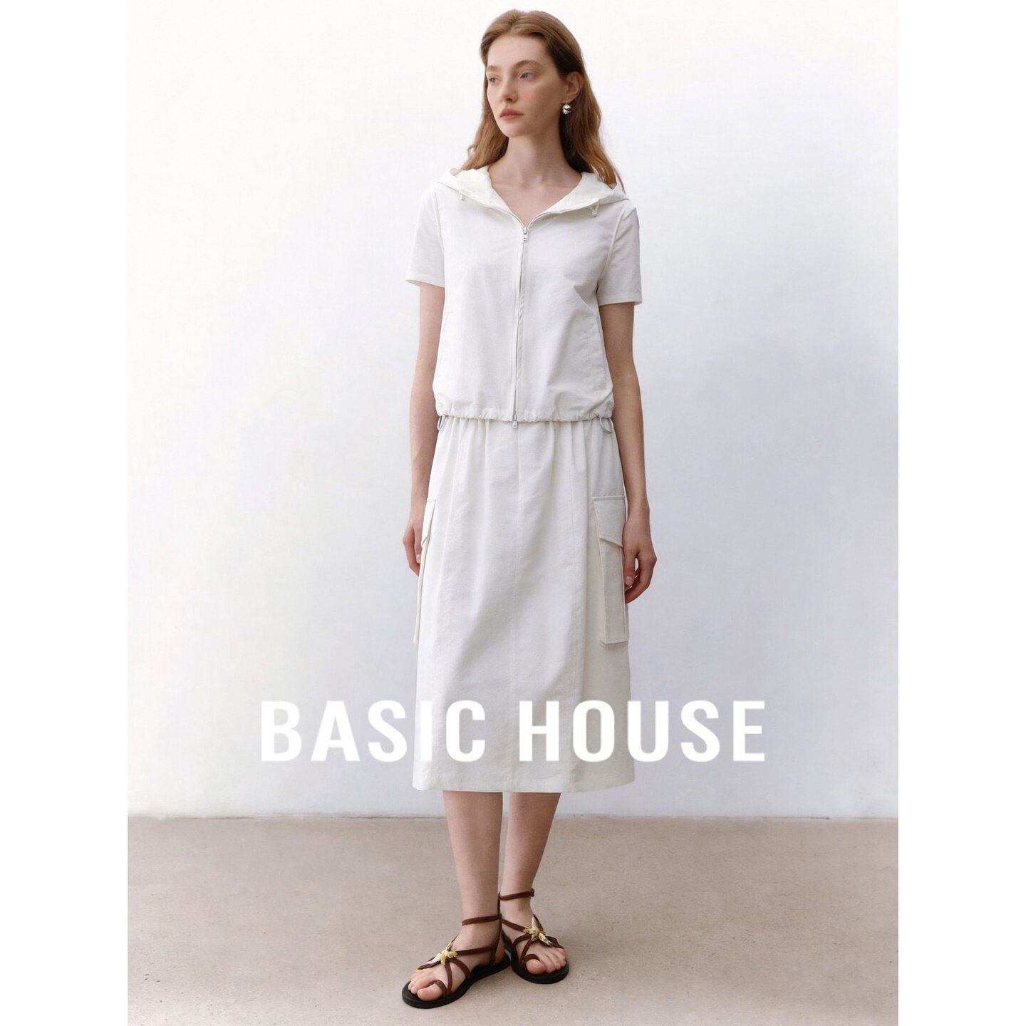 Basic House/百家好白色连帽薄款透气显瘦上衣工装风半身裙两件套