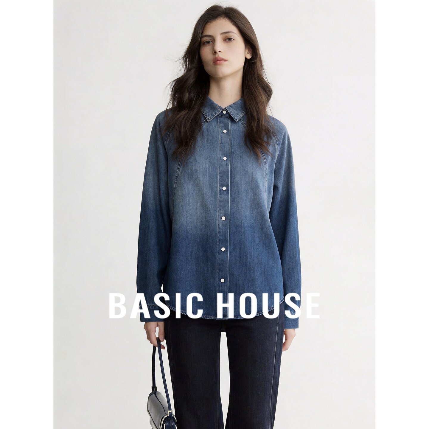 Basic House/百家好休闲牛仔衬衫女长袖宽松翻领纽扣蓝色百搭上衣